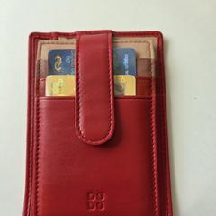 Red wallet/ rode portemonnee, ako bolo nahlásené iLost