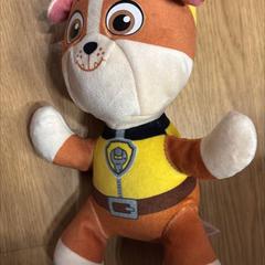 Plyšák, como reportado por IKEA Brno utilizando o iLost