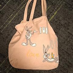 Poltsa Met bugs bunny, gisa salatu by Connexxion Noord Holland Noord Hoorn iLost erabiliz