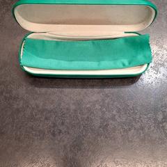 Betaurrekoen zorroa, gisa salatu by Rotterdam The Hague Airport iLost erabiliz