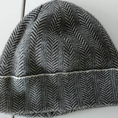 衣類 - Muts がiLostで Centraal magazijn によって報告されました