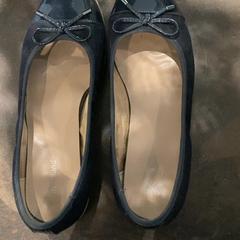 أحذية نسائية، كما تم الإبلاغ عنه بواسطة Van der Valk Hotel Heerlen عبر iLost