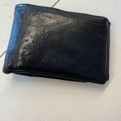 財布 Ferrari がiLostで GVB によって報告されました