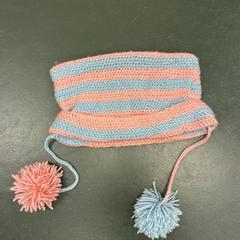 Beanie met pompoms, amint azt Universiteitsbibliotheek Universiteitskwartier az iLost segítségével jelentette.