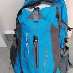 Táska ازرق ورصاصي, amint azt محطة الدمام (الدمام) az iLost segítségével jelentette.