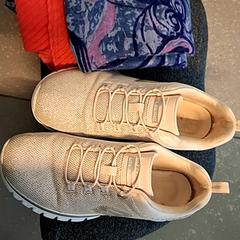 Kussen sjaals, schoenen, ako bolo nahlásené Ziekenhuis Oost-Limburg pomocou iLost