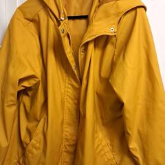 Kurtka, zgłoszono przez Qbuzz DMG przy użyciu iLost