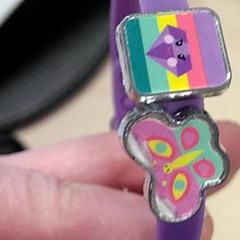 Eskumuturreko erlojua, gisa salatu by IKEA Gent iLost erabiliz