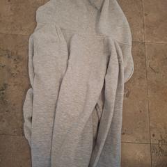 Kleding - Vest, ha sido reportado por Centraal magazijn con iLost