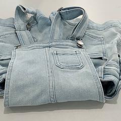 Kleding - Salopette kind, ha sido reportado por Centraal magazijn con iLost