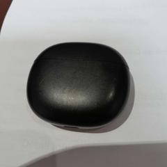 Etui airpods noir, a été signalé par TCL utilisant iLost