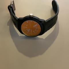 Horloge Schwarz, zoals gemeld door MEININGER Hotel Berlin Airport met iLost