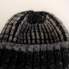 Ropa Zwart  met grijs, ha sido reportado por Regio Antwerpen - Brussel con iLost