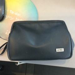 Saco Meds bag, como reportado por MEININGER Hotel Amsterdam Amstel utilizando o iLost
