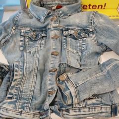 Kleding - Jas jeans, a été signalé par Centraal magazijn utilisant iLost