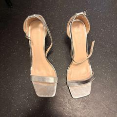 Shoe sandal, as reported by Ramada by Wyndham Amsterdam Airport Schiphol using iLost