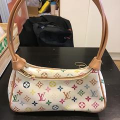 Handbag, as reported by Qbuzz U-OV using iLost