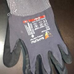 Glove, as reported by TivoliVredenburg using iLost