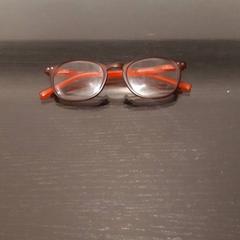 Szemüveg, amint azt Grand Hotel Amrath Kurhaus az iLost segítségével jelentette.