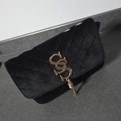 Zwarte clutch (tasje), come riportato a iLost