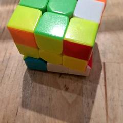 Giocattolo Rubixcube, come riportato da IKEA Wilrijk utilizzando iLost