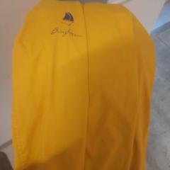 Cirer veste jaune, segundo informou IKEA Brest Guipavas usando iLost