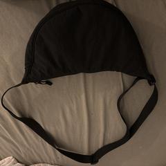 Zwarte fannypack, jak bylo nahlášeno na iLost