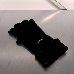 Handske med öppna fingrar, rapporterat av Keolis Lund med iLost