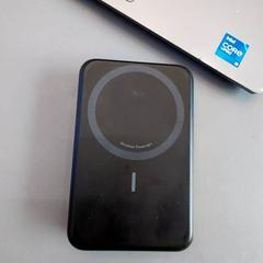Chargeur Sans fil noir, a été signalé par IKEA Nantes utilisant iLost