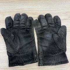 Gloves, as reported by IKEA Jönköping using iLost