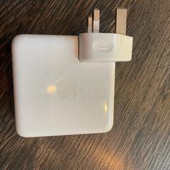 Laptop oplader, zgłoszono przez WestCord Hotel Eindhoven przy użyciu iLost