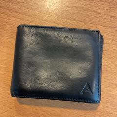 지갑 van Karim Dashti, Pakistan, iLost를 사용하여 Gemeente Amsterdam에 보고됨