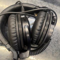 Auriculares, segundo informou Rotterdam The Hague Airport usando iLost