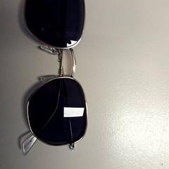 サングラス がiLostで Connexxion Haarlem IJmond によって報告されました