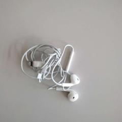 Headphones, as reported by Twisto using iLost