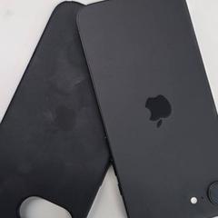 Iphone zwart in zwart siliconen hoesje van Apple, gisa salatu by Stad Hasselt iLost erabiliz