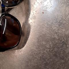 Solglasögon, rapporterat av Rotterdam The Hague Airport med iLost