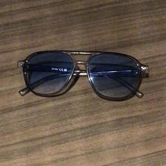 Sonnenbrille Zwart, gemeldet von Van der Valk Hotel Zwolle über iLost