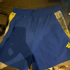 Short de bain Adidas, a été signalé par Van der Valk Hotel Amsterdam-Amstel utilisant iLost