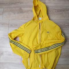 Jas geel がiLostで IKEA Heerlen によって報告されました