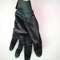 Gants, a été signalé par Twisto utilisant iLost