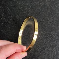 Armband, jak bylo nahlášeno na iLost