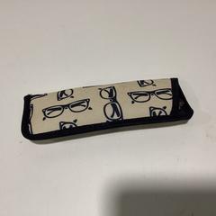 Brillenetui mit brille - 281225 DISN3, gemeldet von Ziggo Dome über iLost