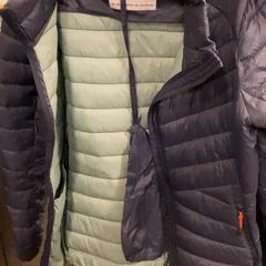 Jacket, jak nahlášeno MEININGER Hotel Dresden Zentrum pomocí iLost