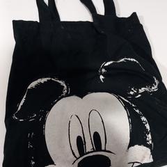 Katoenen tas met mickey, ha sido reportado por Pouw Vervoer con iLost