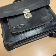 Mala de tiracolo, como reportado por RET utilizando o iLost