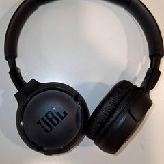 Hörlurar, rapporterat av Qbuzz DMG med iLost