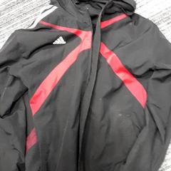 Chaqueta de entrenamiento zwart, ha sido reportado por Arriva Vechtdallijnen con iLost