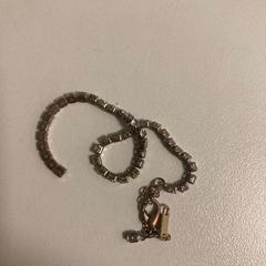 Pulsera Gold, ha sido reportado por Ramada by Wyndham Amsterdam Airport Schiphol con iLost