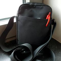 Saco - Schoudertas Karlioglu, como reportado por Centraal magazijn utilizando o iLost